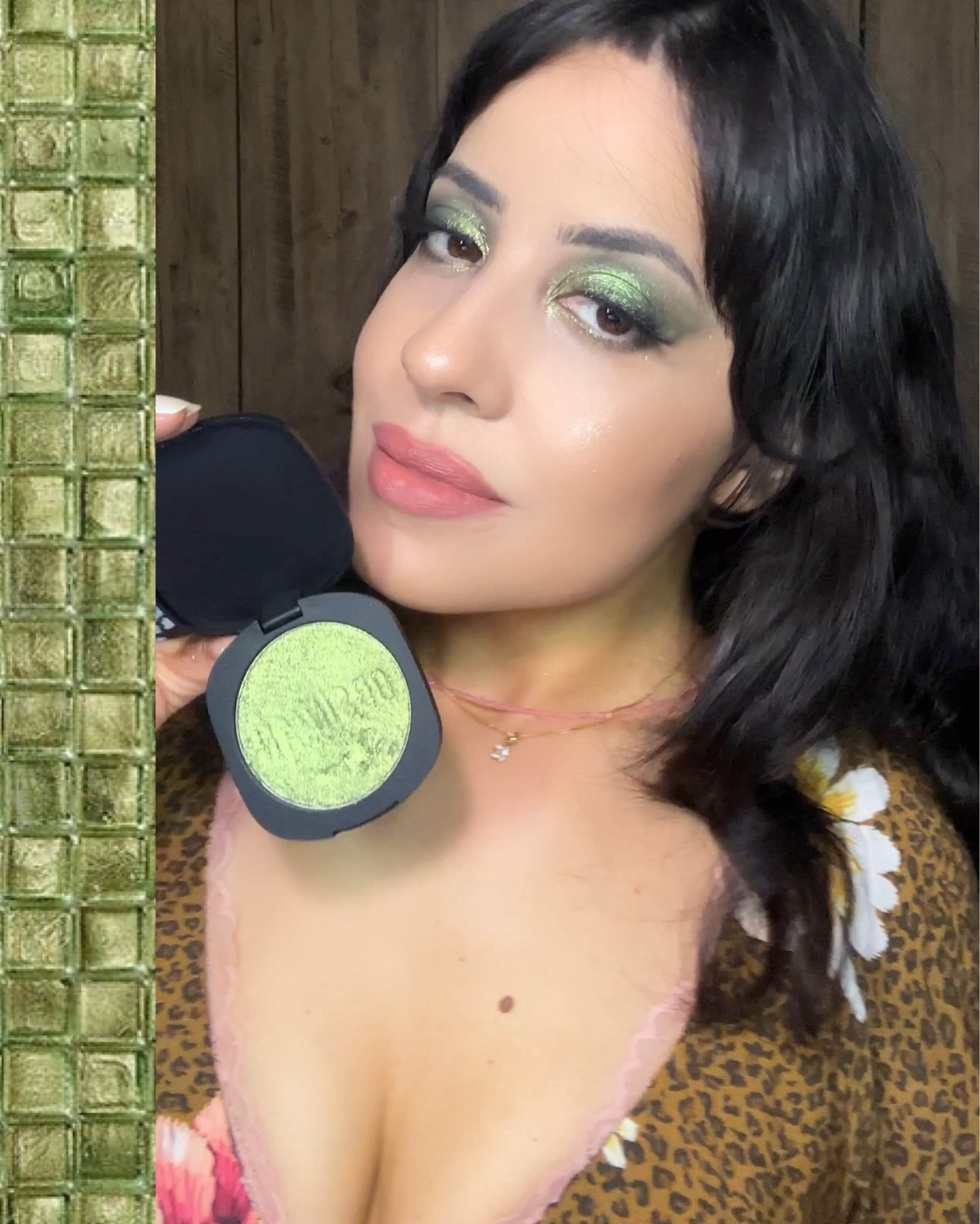 Sombra iluminadora da Ruby Rose da coleção Obsidian • Essas são as cores esmmerald, Amethyst e Pear. Todas são maravilhosas 💚💜💛
#obsidian #rubyrose #makeup
#makeuptutorial #taymedeirosbeauty #iluminador

#LTKgiftguide #LTKbrasil #LTKbeauty