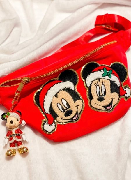 Disney accessories for Christmas 🎄 

#Disney #Disneybag #Disneyoutfits #MagicKingdom 