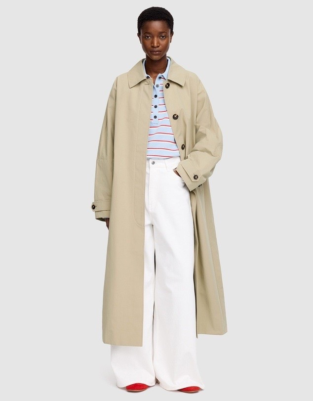 The best car coat/trench.  Laid back vibes.  Oversized fit.  Great value. New now.

I wear a size small in this coat. I’m 165cm and a AU 10.