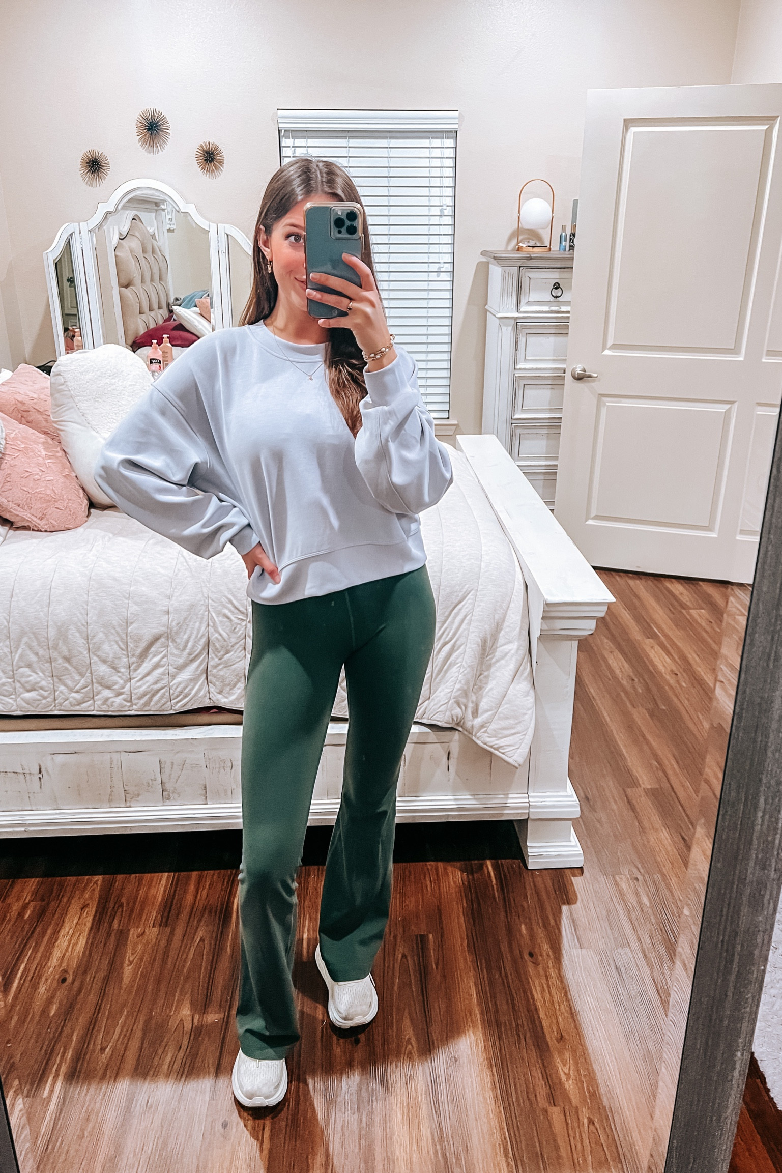 I will swear by these pants til the end of time 😇 
• I do anything/everything in these! Can you say COMFORT. These are a must have; lounging around the house, going to the nail salon, or even grabbing casual lunch/dinner with friends. I will unapologetically wear them forever; thank you Lulu 🫡
• Cropped Crew Neck on SALE SALE SALE

#LTKfit #LTKU #LTKsalealert