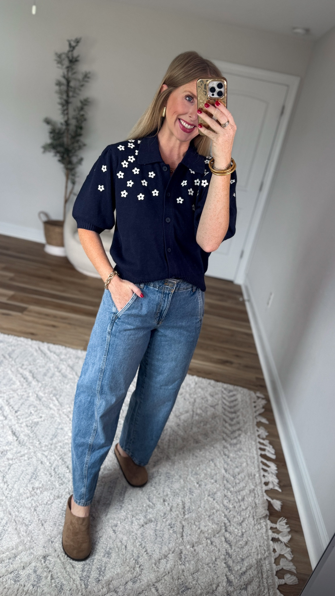 Weekend Walmart Wins try-on
Short sleeve cardigan- small
Barrel jeans- 6, if between sizes go down

#LTKootd