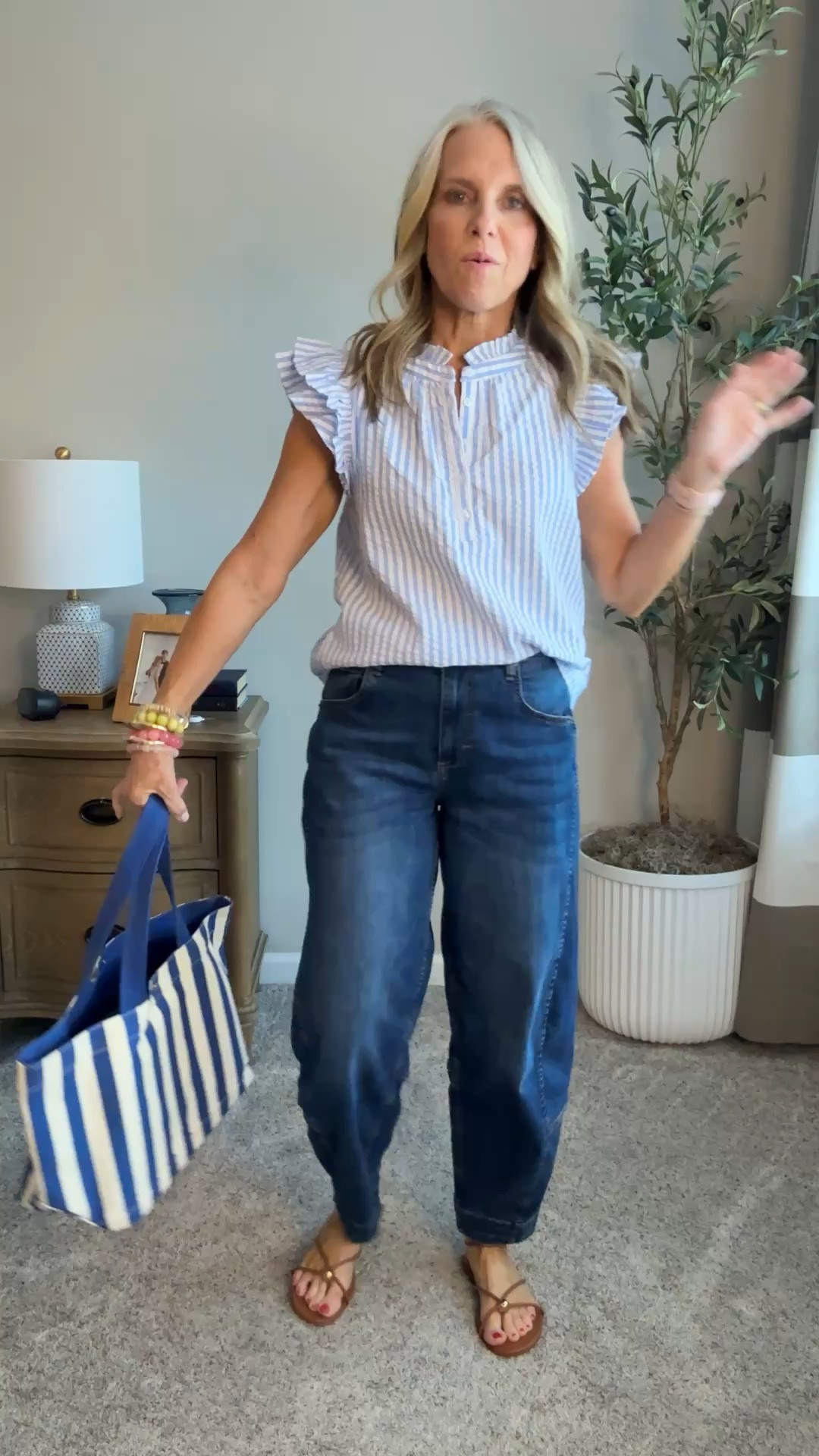 Easily my favorite pair of barrel jeans and they’ll be yours too if you give them a try. Use code LISA10 on top…wearing 4 jeans/XS top. Use COAST20 on bracelets

#LTKdayinmylife #LTKootd #LTKOver40