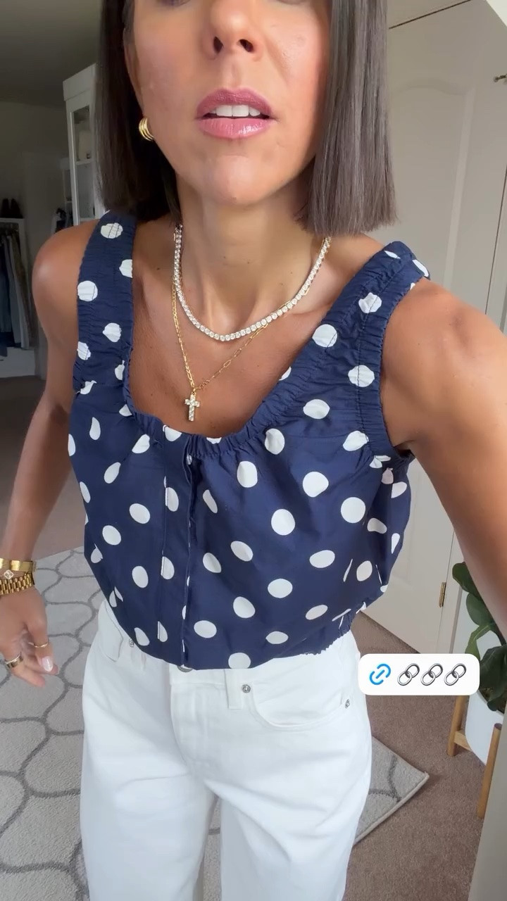 Size xs in top, jeans tts

#LTKSaleAlert #LTKootd #LTKmomlife