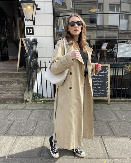 Maxi trench coat & simple monochrome outfit 

monochrome, white jeans, monochrome looks, trench coats, how to wear trench coat, The Row dupe 

#maxitrench #monochromeoutfit #denim #springstyle #transitionaloutfit 



#LTKstyletip #LTKSeasonal #LTKeurope