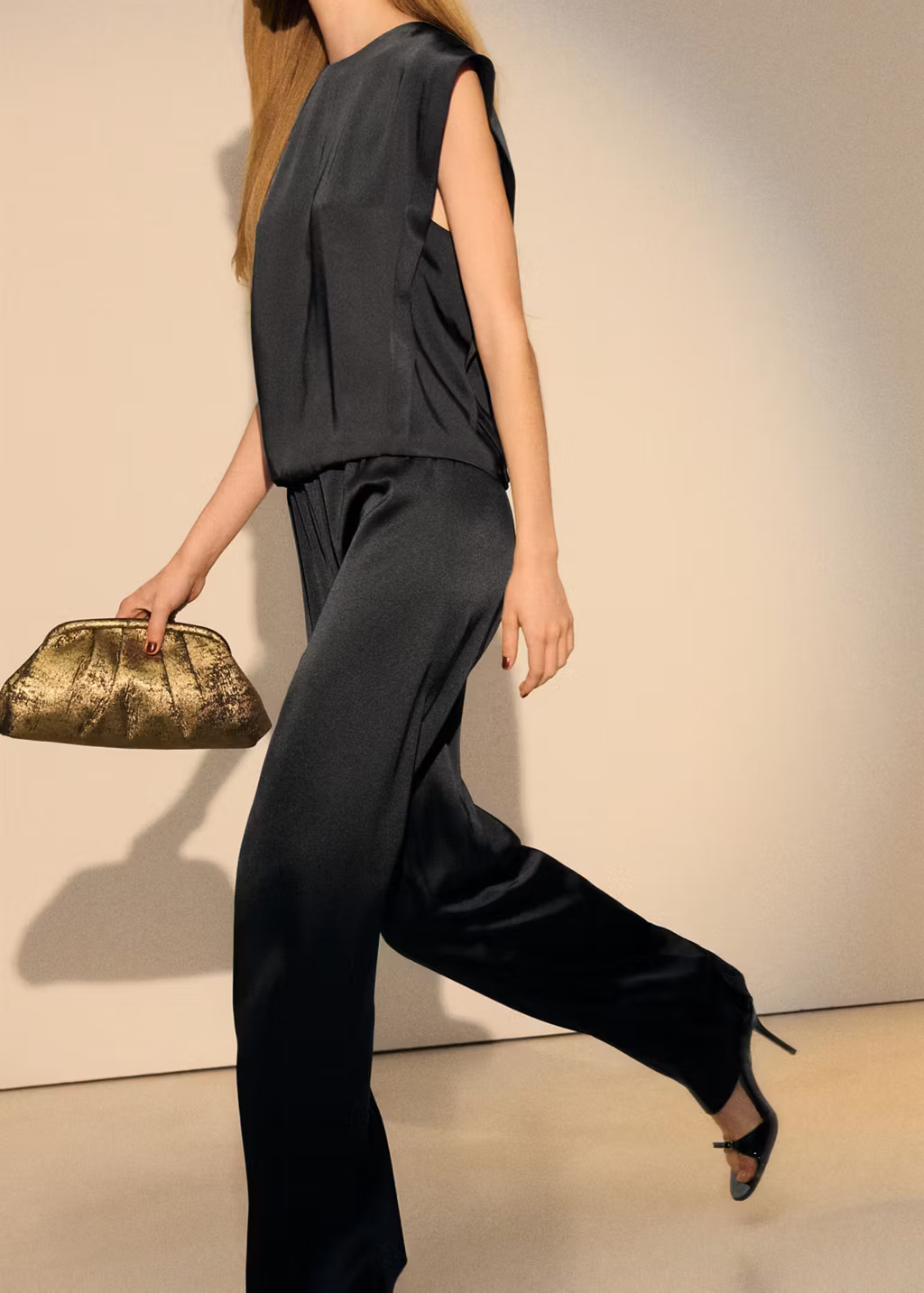 Satin straight-fit trousers | MANGO (UK)
