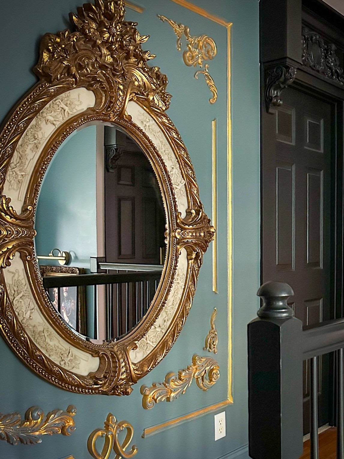 Elevate your space with a dramatic baroque mirror. Perfect for any room looking to add a touch of elegance! ✨🪞

#CallSignDesign #Vintage #Luxury #InteriorDesign #InteriorDecorating #Elegance #Chandelier #OldWorldCharm #DesignStyle #CastleCore #OldWorldCharm  #SimpleSwaps