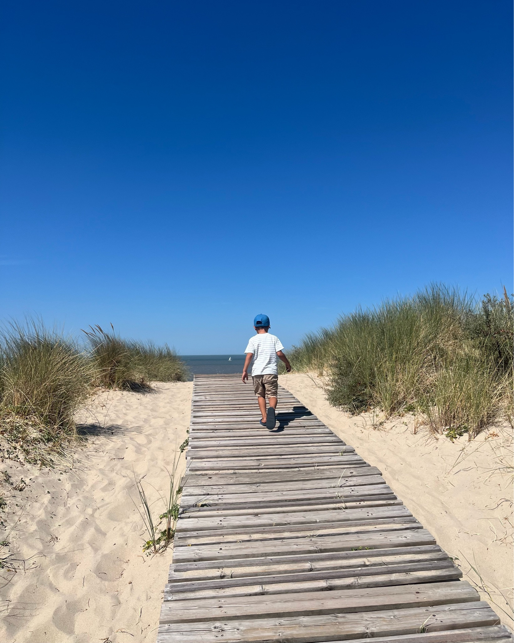 **A Simple Beach Day With My Little Boy 🌊**

Today we spent a few hours at the beach — walking through the dunes, searching for shells and feathers, collecting little treasures, and simply enjoying being together.

I love days like this. Nothing elaborate, nothing planned. Just fresh air, nature, and a little boy with plenty of time to explore. 🤍

I also love giving my kids little ways to document their adventures themselves. A simple kids’ camera is such a fun addition to days like this — they can take their own pictures and create little memories from their perspective. 📷

I linked a few things that make our beach adventures with the boys even more enjoyable, including a kids’ camera and some of our favorite beach essentials.

#beachdays #livingbythesea #elegantmom #boymom

#LTKcanada #LTKsummer #LTKkids