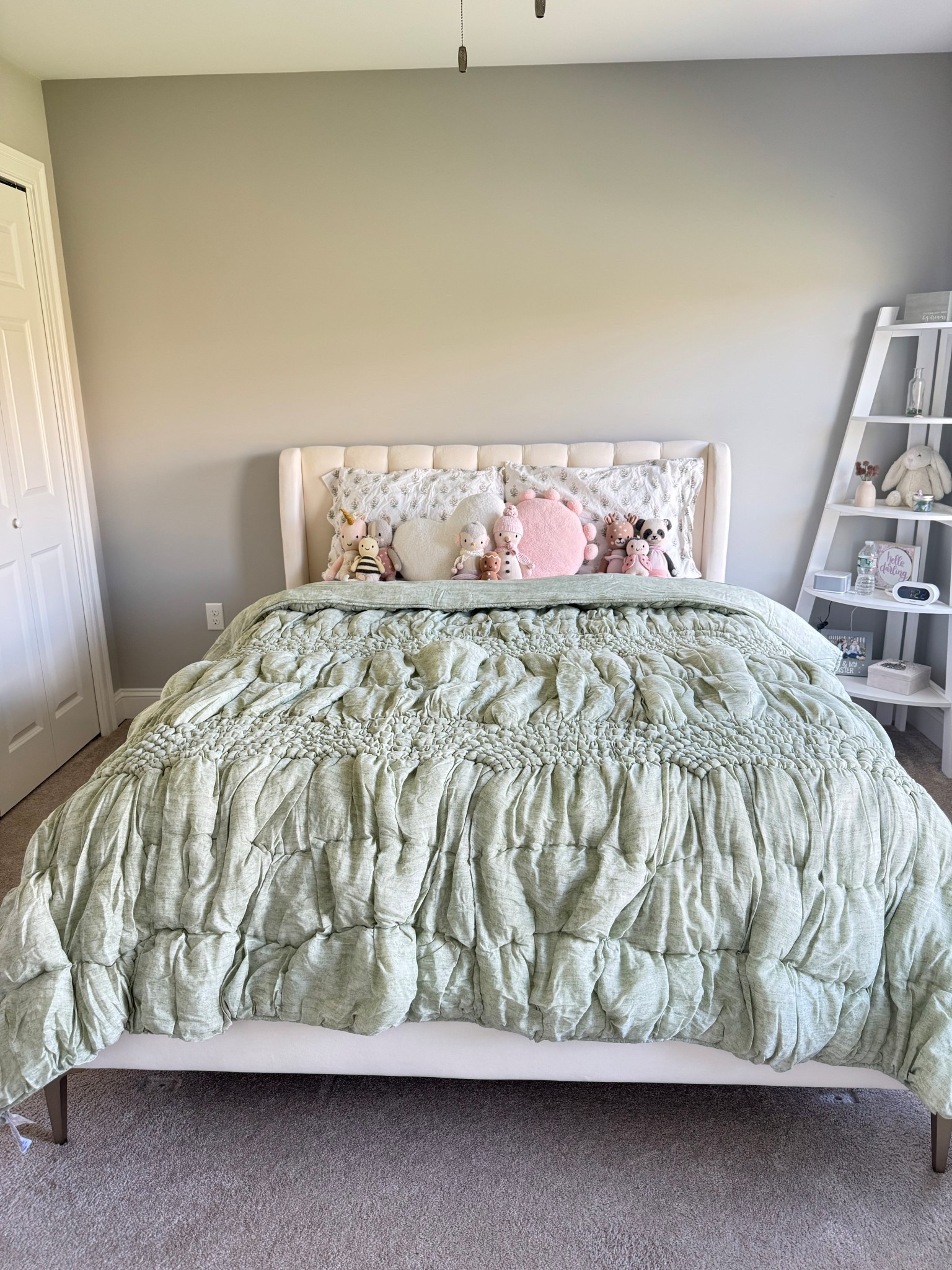 Girls bedroom ideas 
Girls bedding 
Tween room 
Pottery barn teen