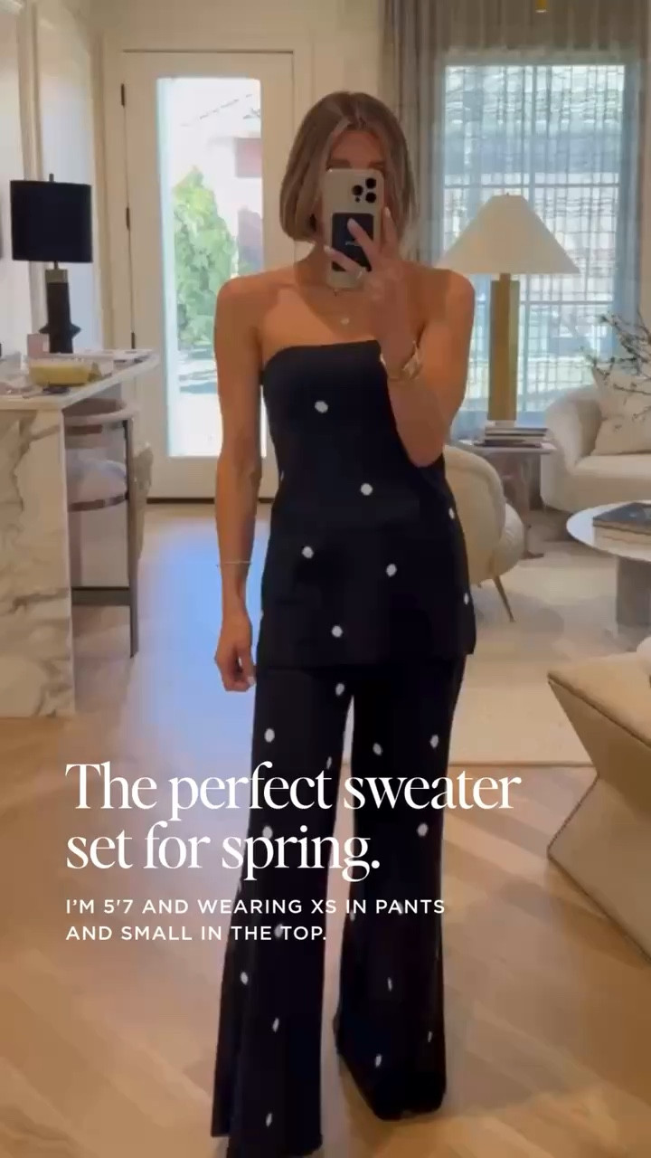 Polka dots are back 🤍
Strapless knit + wide-leg sweater pant.
Comfy. Flattering. Effortlessly chic.