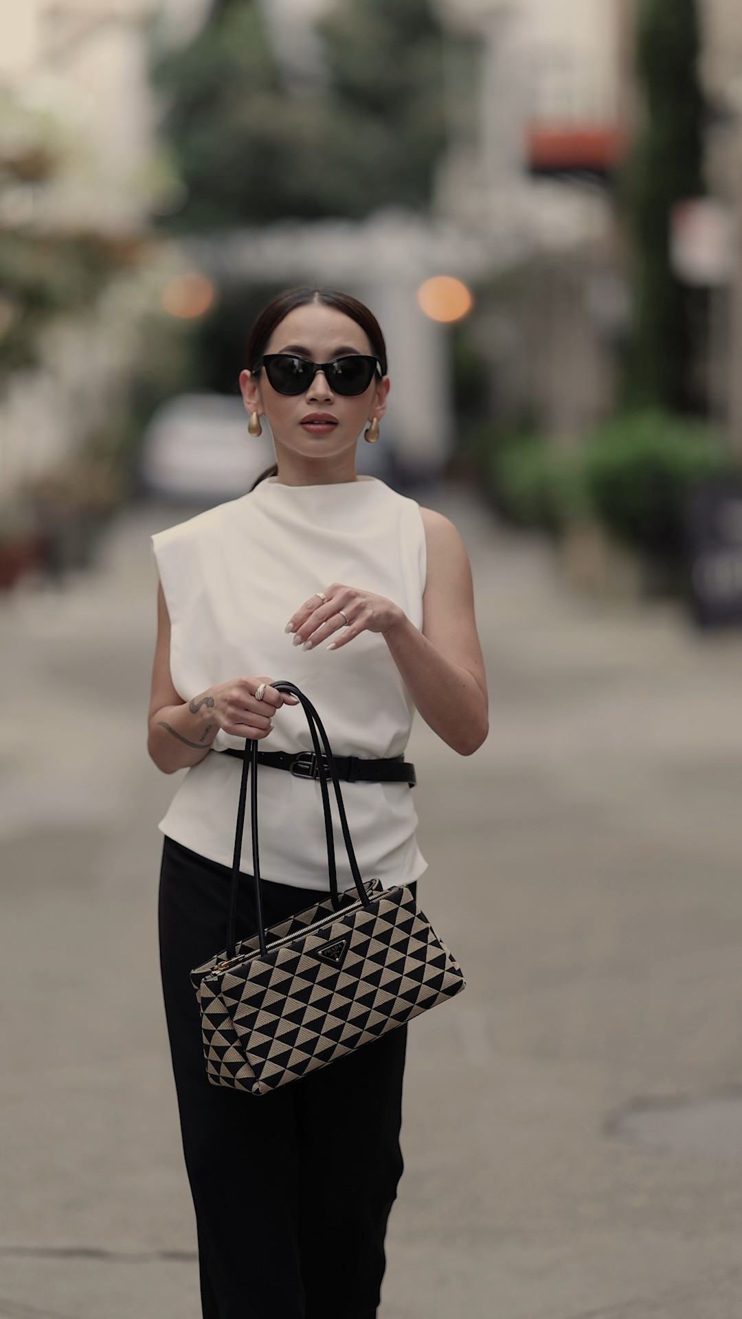 Simple yet chic outfit! Chic perfection. 

#LTKU #LTKVideo #LTKitbag