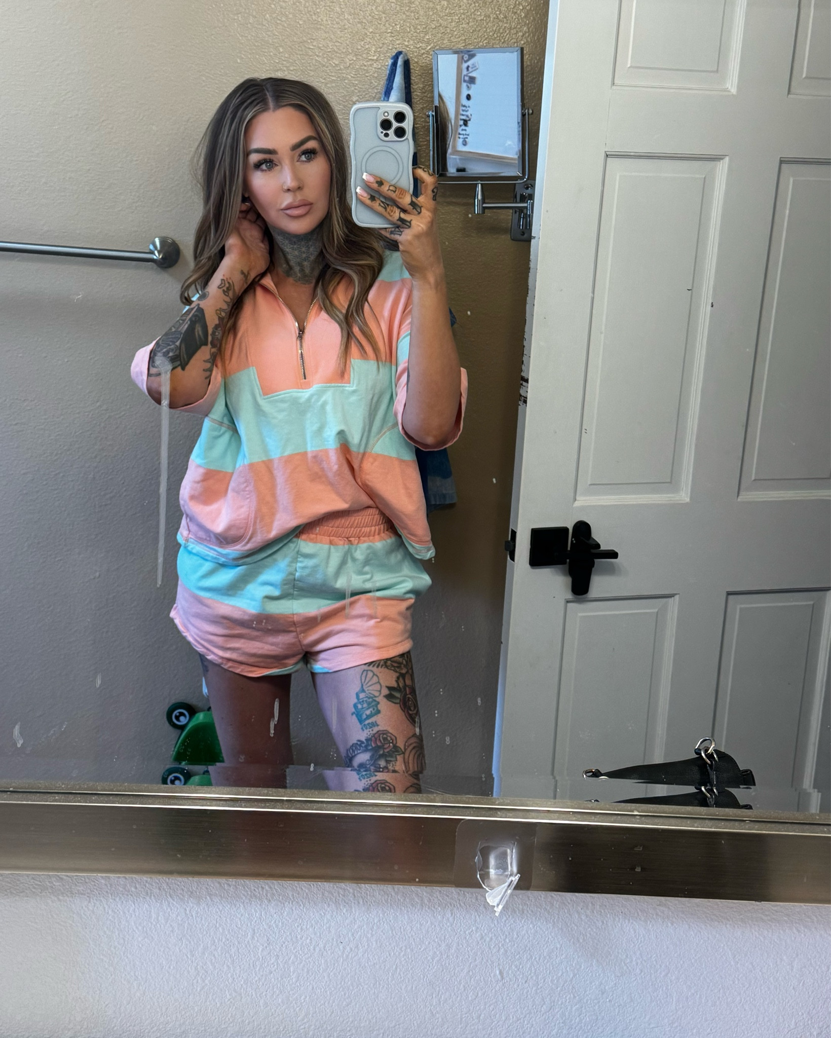 Wow I need to clean my kids bathroom mirror LOL However I love this super simple, good for anytime outfit 💕👌🏽 I bought a small


#LTKootd