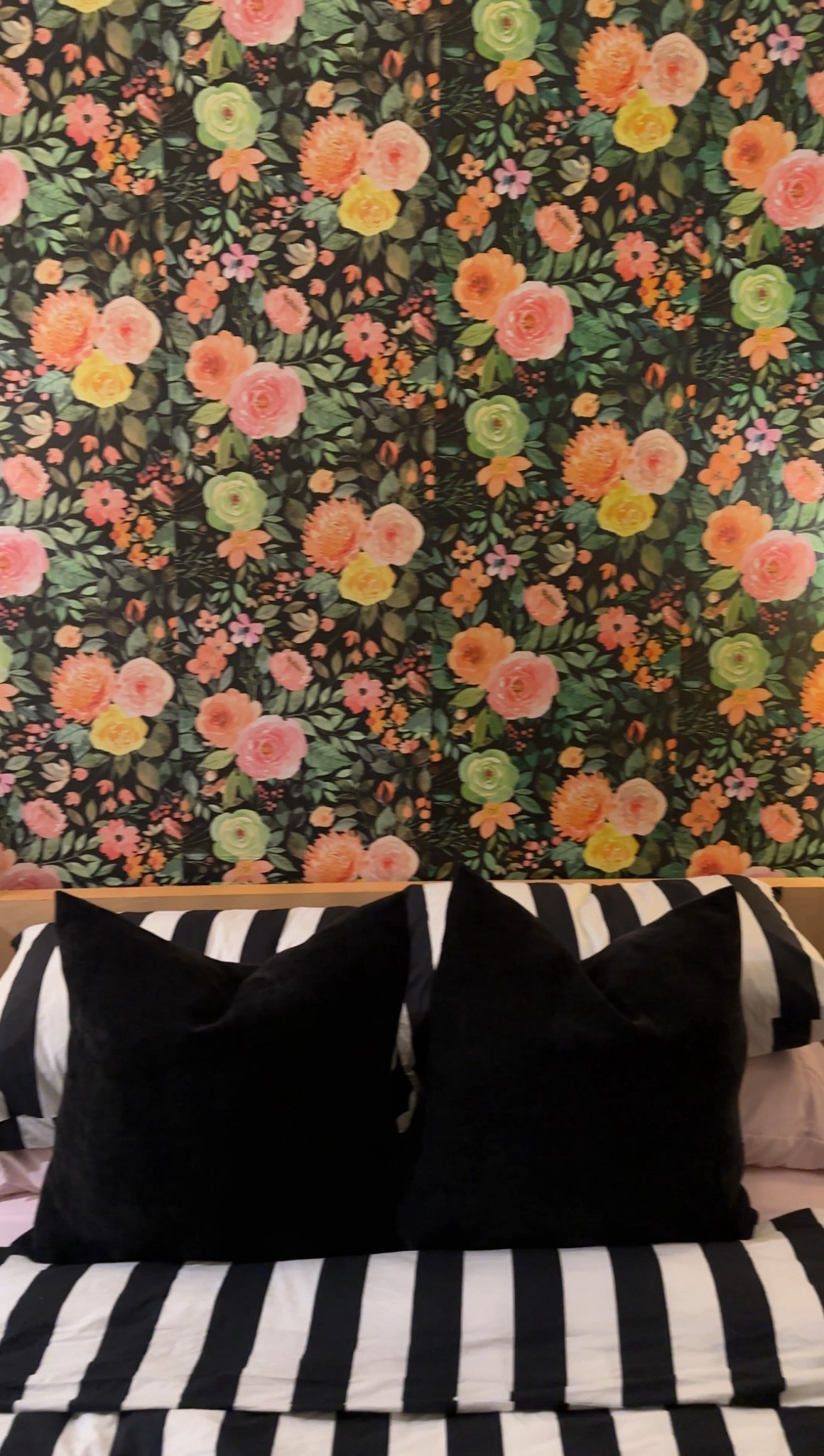 Shop my wallpaper and bed set! 💐

#LTKStyleTip #LTKSummerEdit #LTKHome