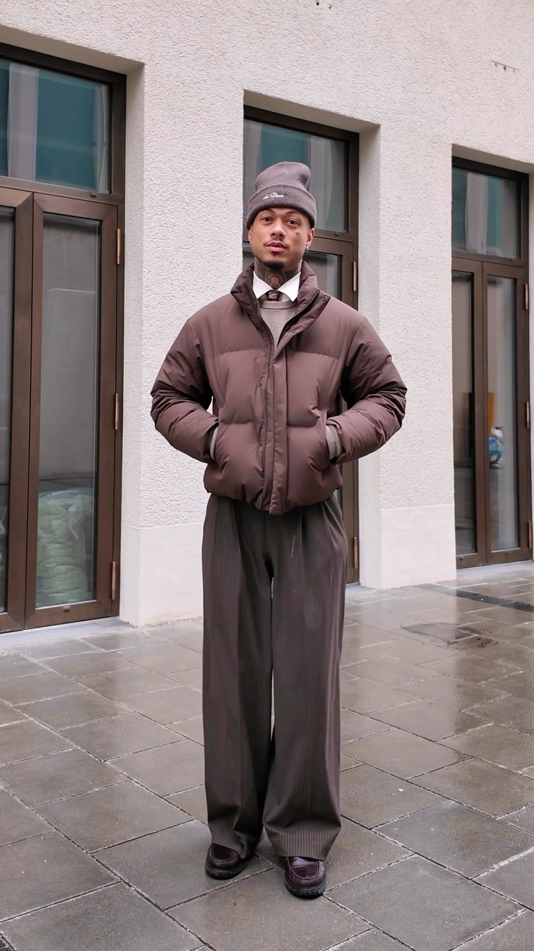 unbezahlte anzeige| While everyone argues coat vs puffer…
I’m just staying warm and looking put together.

Comment “Puffer” or “Outfit” to get the link via DM 
or check the link in my bio. 🔗

Full fit is linked on LTK
🤝🏽

#LTKherren #LTKstyletip #LTKwinter