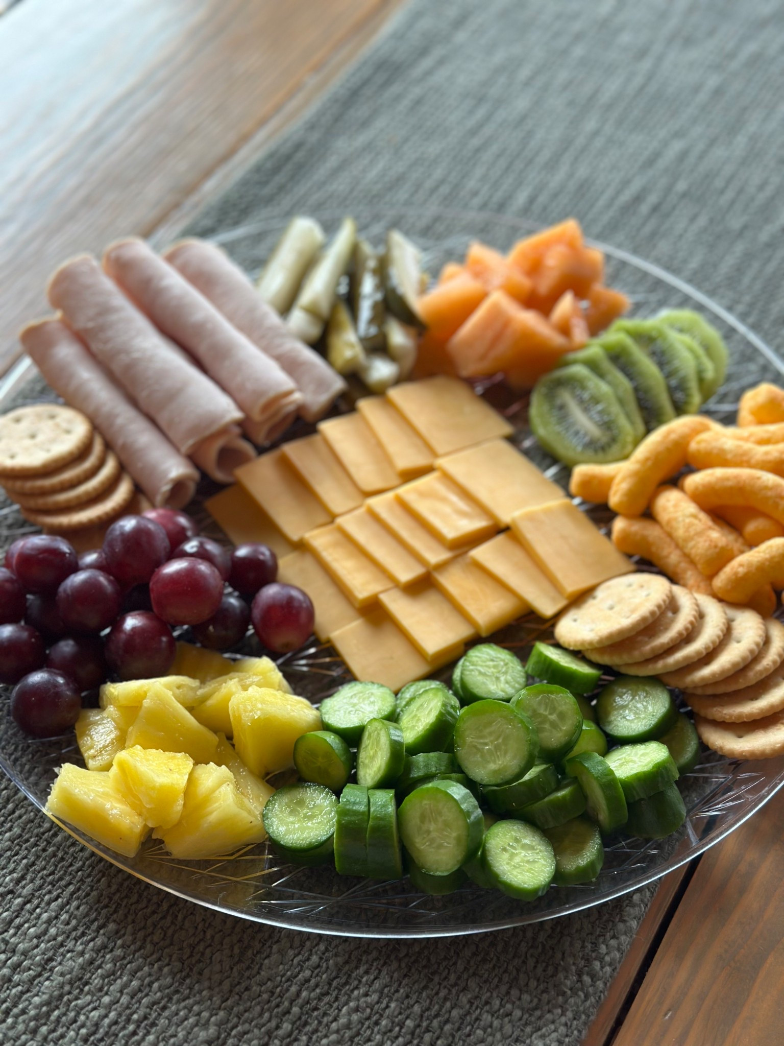 Wasn’t sure what to make for lunch today soo…. We get a little bit of everything! 😆
🥒🍍🍇🦃🧀🥝
.
.
.
.
#lunch #snack #snacktray #snackboard #healthy #yum #homeschool #homeschoollife

#LTKFamily #LTKHome #LTKKids