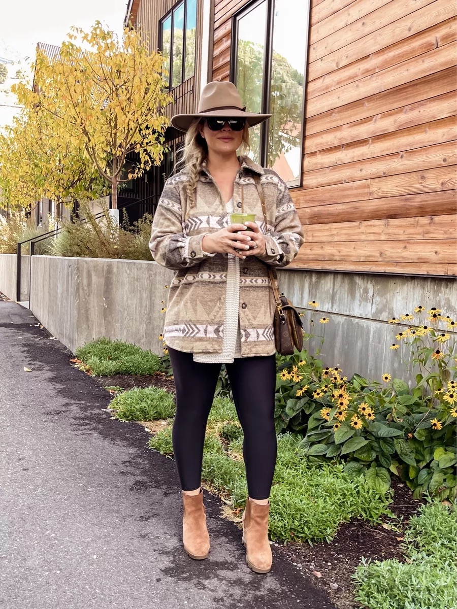 Shack it with plum top and leggings outfit


#LTKSeasonal #LTKStyleTip