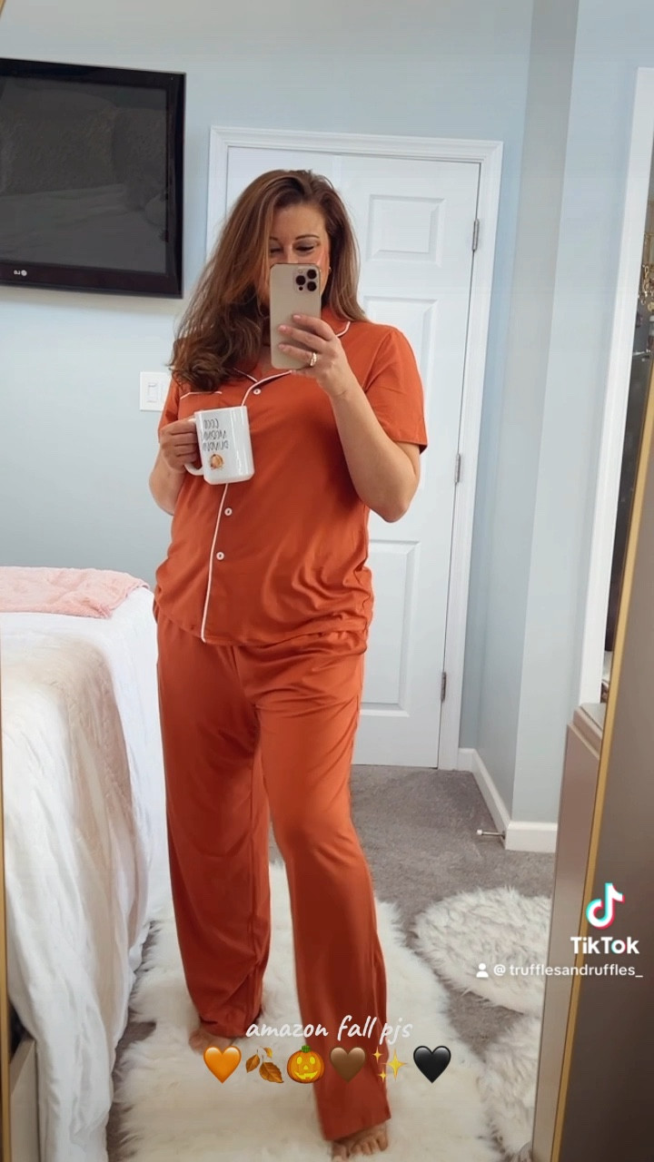 Fall Amazon Pj’s! 🎃🍂🧡✨🖤
Pumpkin spice 
Amazon pajamas 
Fall pajamas 
Fall cozy outfits 
Casual loungewear 
Cozy loungewear
Cute pajamas  


#LTKSeasonal #LTKHalloween #LTKFallSale