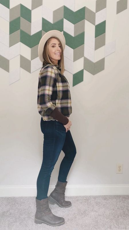 It’s time for plaid shirts, cozy clothes, and fall activities! Heres an outfit idea that  would be perfect for tall women getting into the fall or winter season! I’m 5’10”.

This outfit was put together with  Old Navy finds and Amazon finds!


Jeans: Size 8 Long
Bodysuit: Tall M
Plaid shirt: Tall M
Boots: Size 11

#amazonfashion #oldnavy #oldnavyfashion #tallwomen #tallwomenfashion #tallladies #tallsizes #plaidshirts #bodysuit #fedorahat #brownboots #amazonshoes #leesjeans