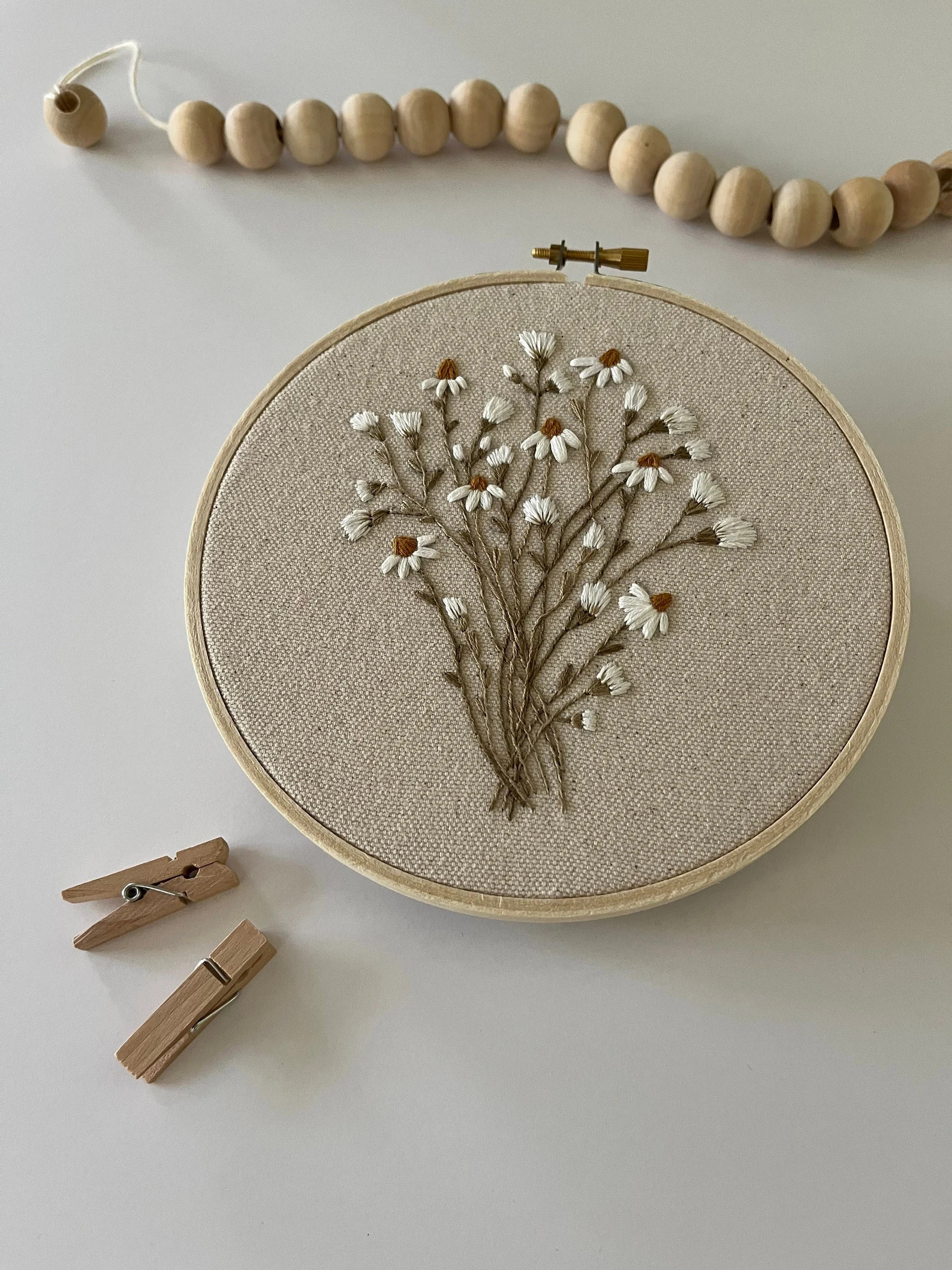 Finished hoop, Daisies, Botanical embroidery, Home décor, Wall décor, Floral embroidery, Wild f... | Etsy (Global)