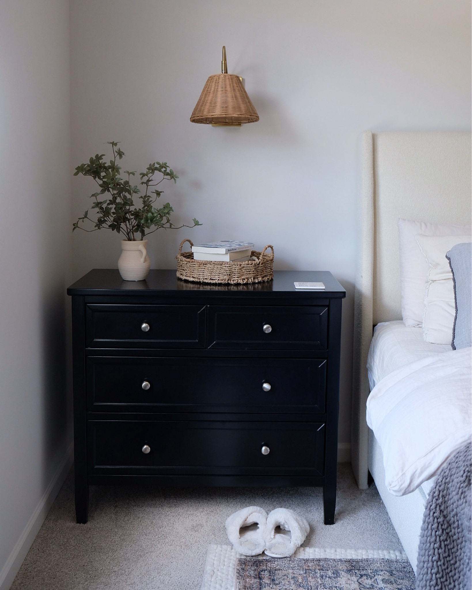 Truly one of my FAVORITE pieces from our master bedroom 🖤 paired with this sconce it just gives moody and transitional vibes. 