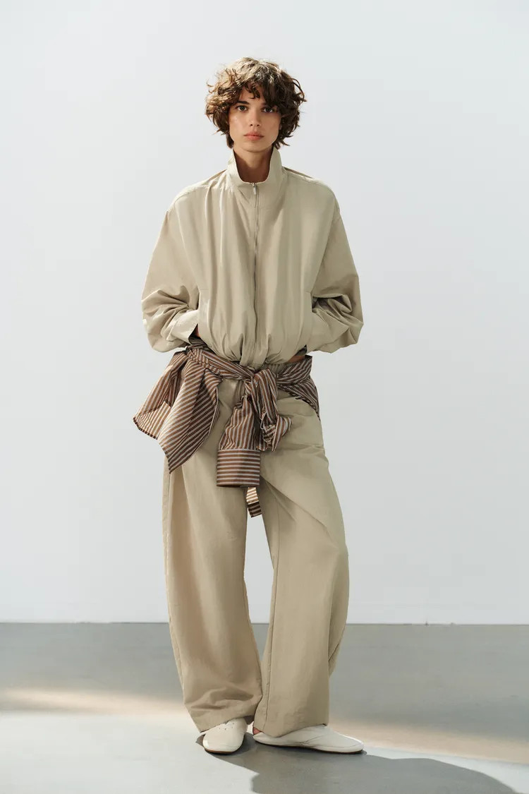 Model height: 176 cmMid-waist trousers featuring an elasticated drawstring waistband. | Zara UK