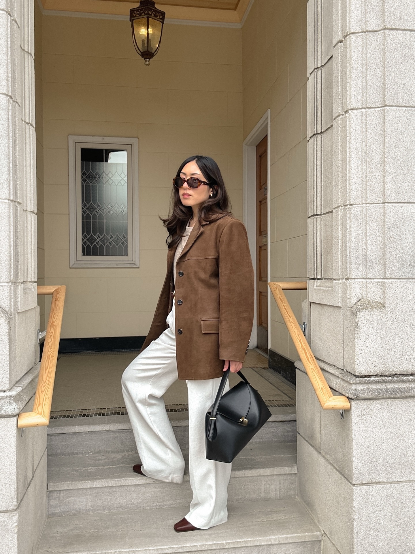 me off-pinterest outfit duty 🤎

Outfit details 👇🏼
blazer: @sourceunknown_official 
trousers: @aritzia 
sunnies: @celine 
bag: @toteme
top: @nordstrom 

🔗 Outfit specifics always linked in bio → LTK @amandacapsulewardrobe
⸻

#capsulewardrobeblogger #petiteoutfits #sourceunknown #minimaliststyle #quietluxurystyle