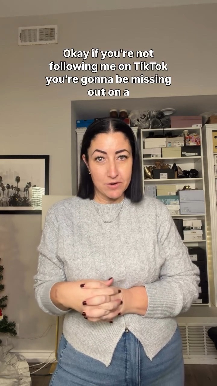 There’s a party happening on the app that sounds like a clock 🕰️ come join! There’s a link in my bio 🤗#plussizefashion #plussizestyle #curvyfashion