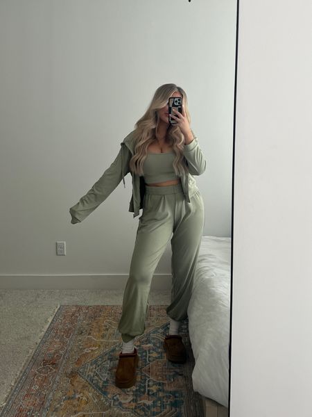 Coziest lounge set! Wearing a large in everything for an oversized feel but should have gotten my true size (m) in the joggers!

#LTKunder100 #LTKsalealert #LTKunder50