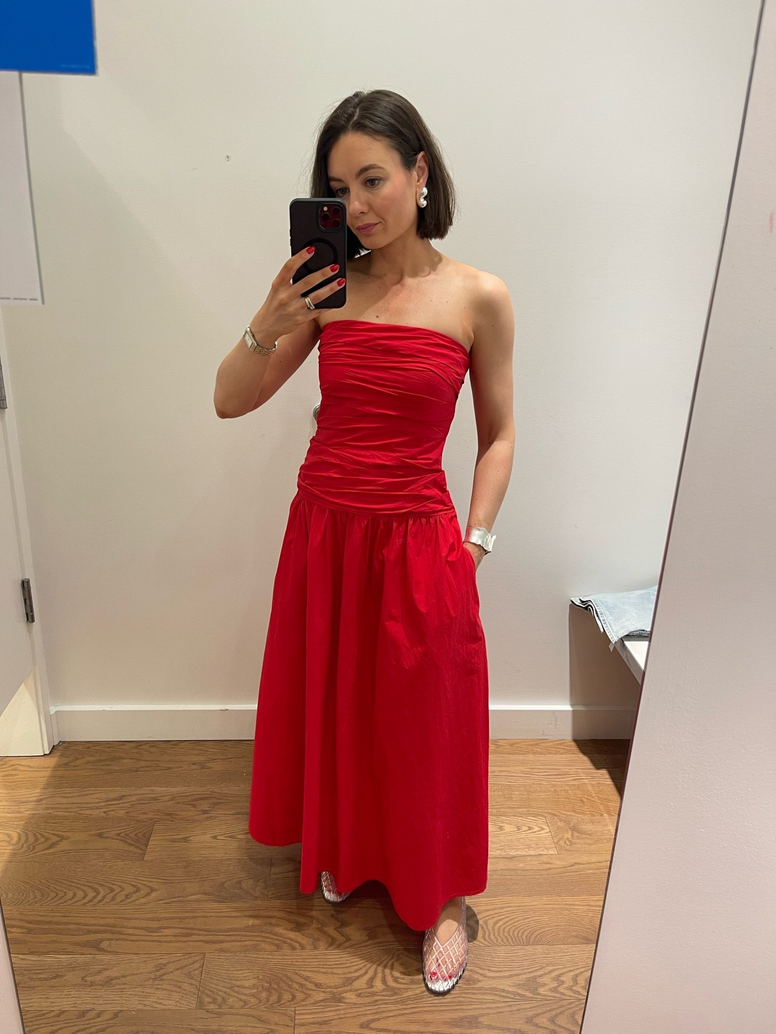 How good is this red dress? Perfect for Summer! I’m wearing an XS!

#LTKsummer #LTKcanada