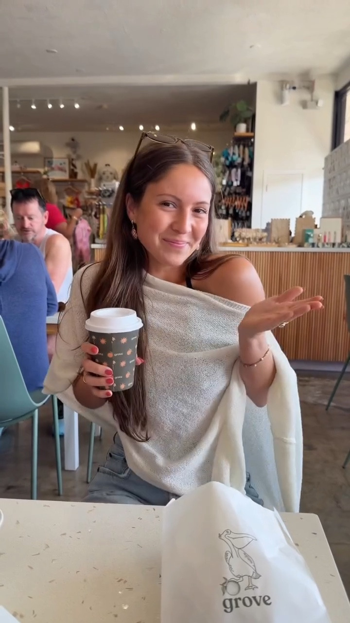 Linked the exact poncho but there’s only one size available so I linked similar ones as well!🫶🏼