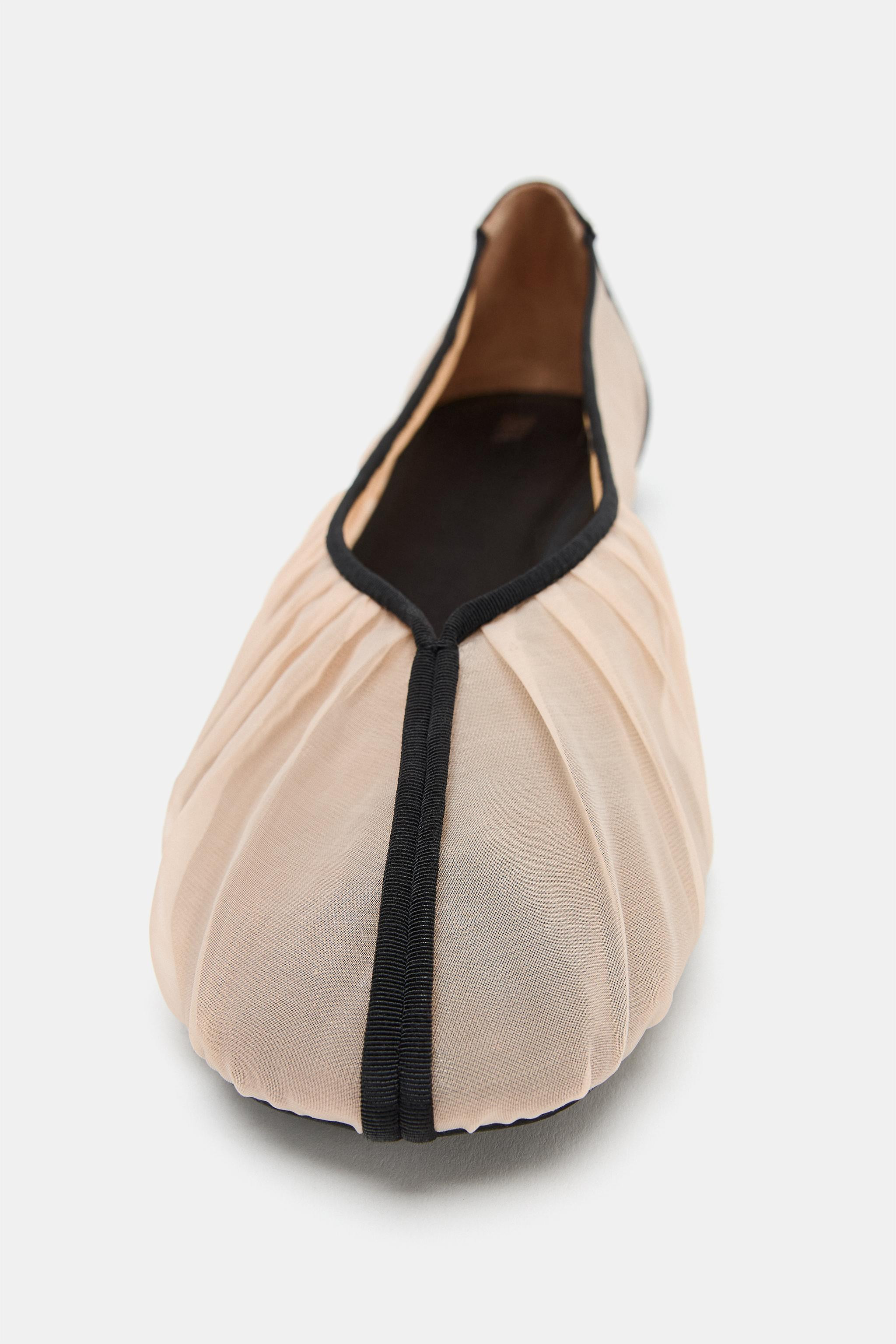 Ballerina flats. Mesh upper. Heel counter detail in a combination of colors and materials. Rounde... | Zara US