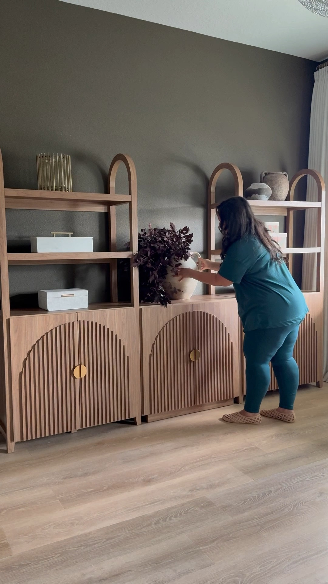 Modular fluted shelves 🤎



Brown shelves
Black bookcase
Fluted book shelves
Home office decor
Home library decor
Fluted cabinets
Home decor
Furniture 
Home interior

#LTKHome