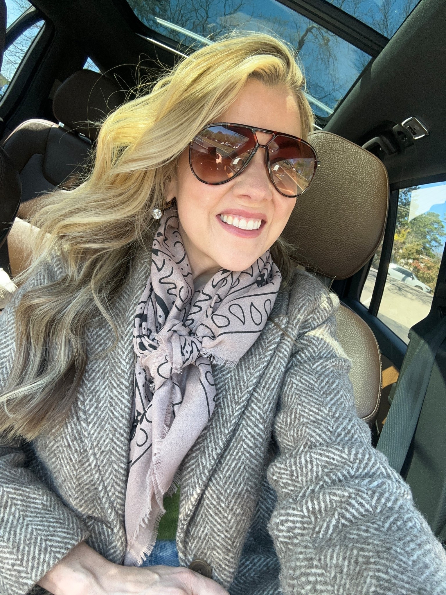 Yesterdays OOTD. It was so cold I had to bust out my favorite Abercrombie coat. The scarf is from Brand Bar on Instagram - lots of colors to choose from!

#LTKootd