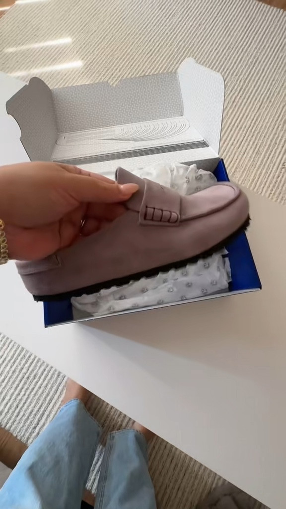 The perfect shoes for the fall are the Birkenstock Naples and I got them in this gorgeous purple colour! 
.
.
.
.
.
Fall fashion autumn outfits it girl shoes loafers 

#LTKworkwear #LTKcanada #LTKstyletip