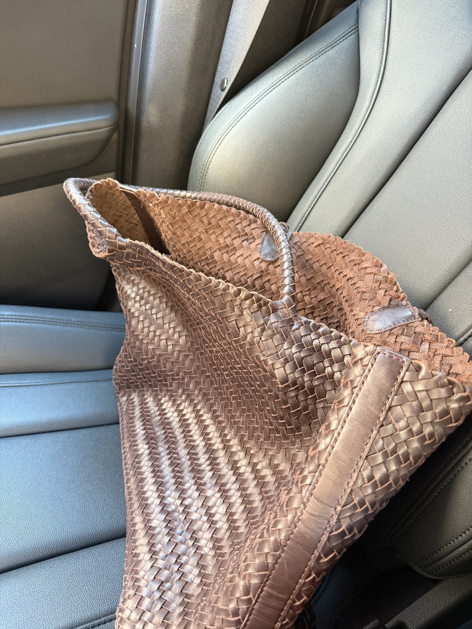 One of my all time favorite go to bags. It’s durable and never gets dirty. It’s also available in several colors.