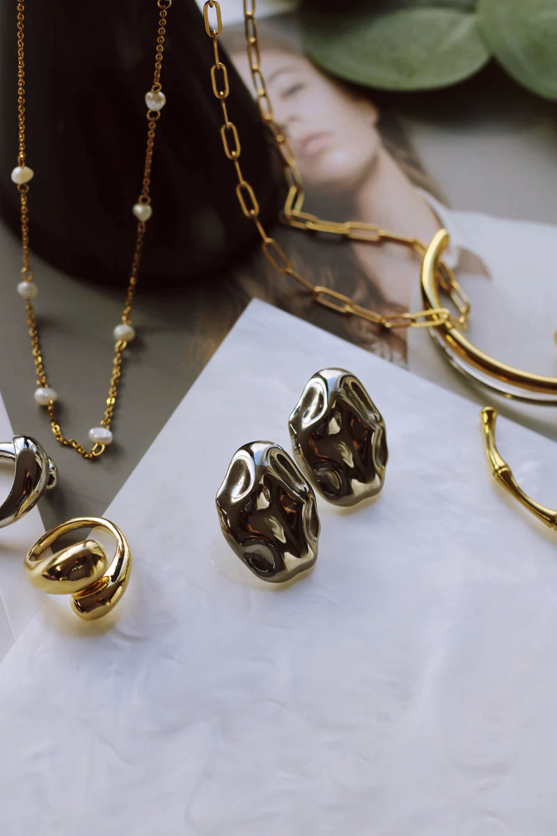 PETROS EARRINGS IN WHITE GOLD (18K WHITE GOLD PLATED) | raëliv