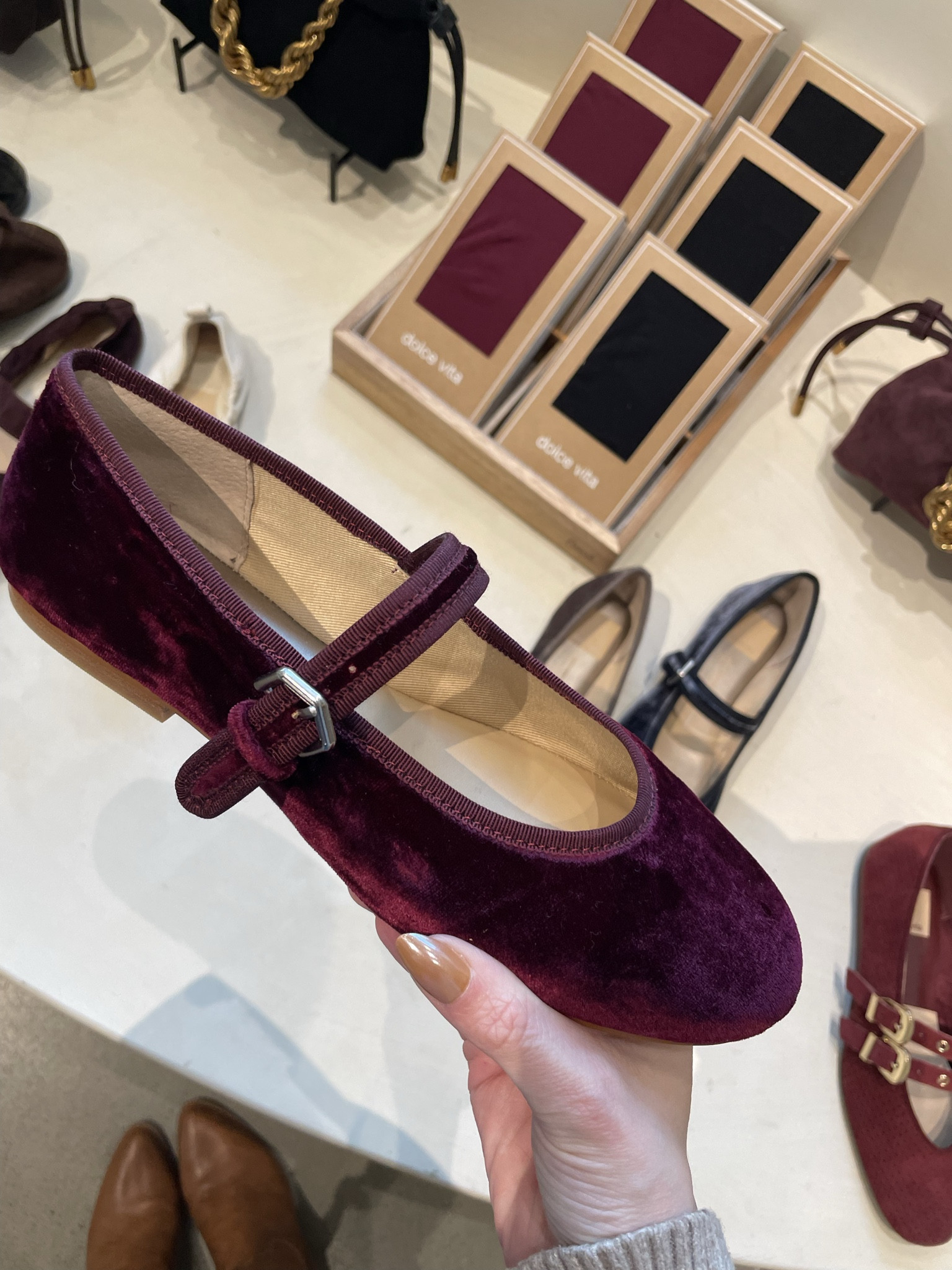Velvet flats

Use code BLACKFRIDAY

#LTKCyberWeek #LTKGiftGuide