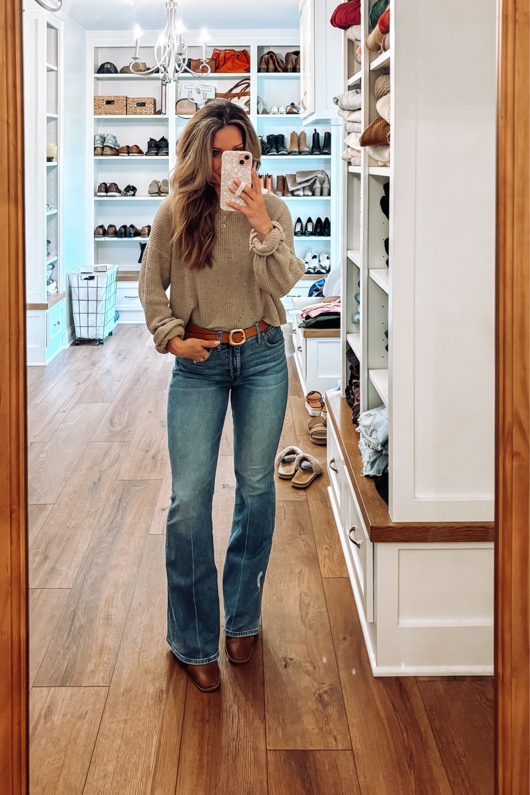 Is it May or March? Breaking a sweater 
back out for this 48 degree day 🥶

#LTKSaleAlert #LTKFindsUnder100 #LTKStyleTip