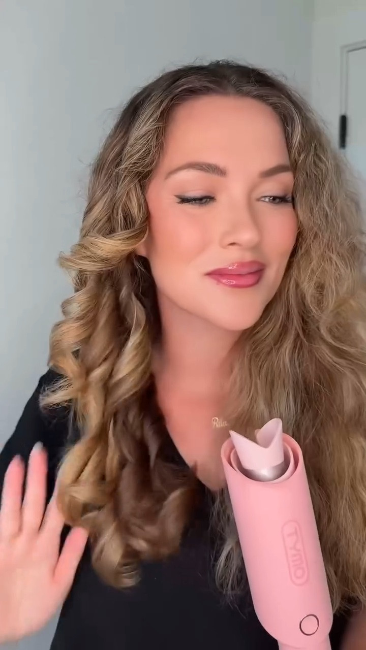 The easiest curling iron I’ve ever tried! All this hair in under 10min. 💕🫶🏻 I have yet to try a product from this brand that isn’t perfect! 👌🏻 

#tymobeauty #tymo #CurlsTYMO #CURLSBOUNCE #hairstyles