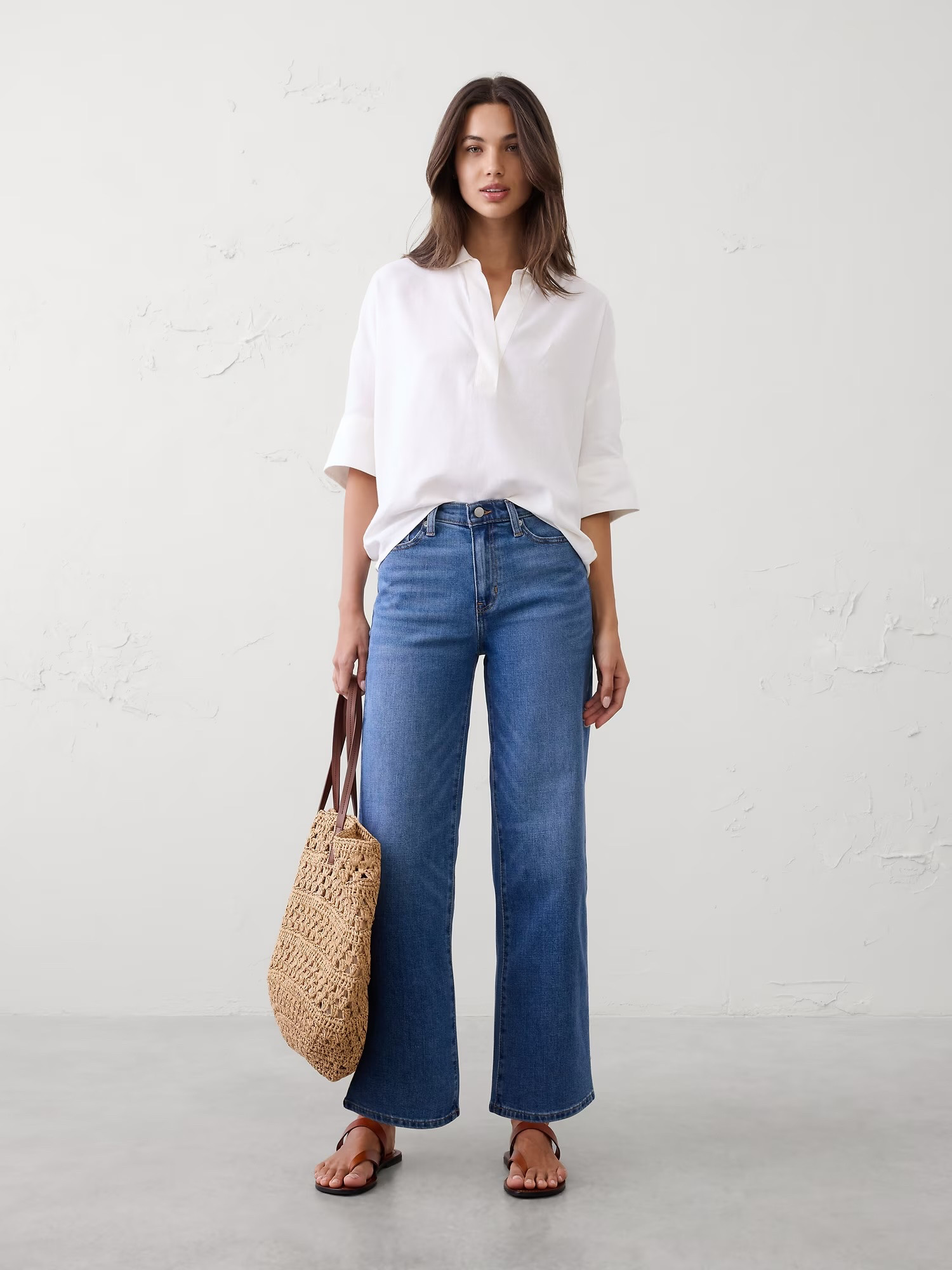 This is such a clean, effortless everyday look and I love it 🤍✨
The loose white top + wide leg denim combo is one of those outfits that just always works. It’s comfy, flattering, and gives that “put together without trying” vibe 🙌
Paired with simple sandals and a woven bag = perfect for errands, lunch, or even travel days ✈️
If you’re building a capsule wardrobe… this is IT 👏
#LTKStyle #EverydayOutfit #CapsuleWardrobe #EffortlessStyle #CasualChic 

 