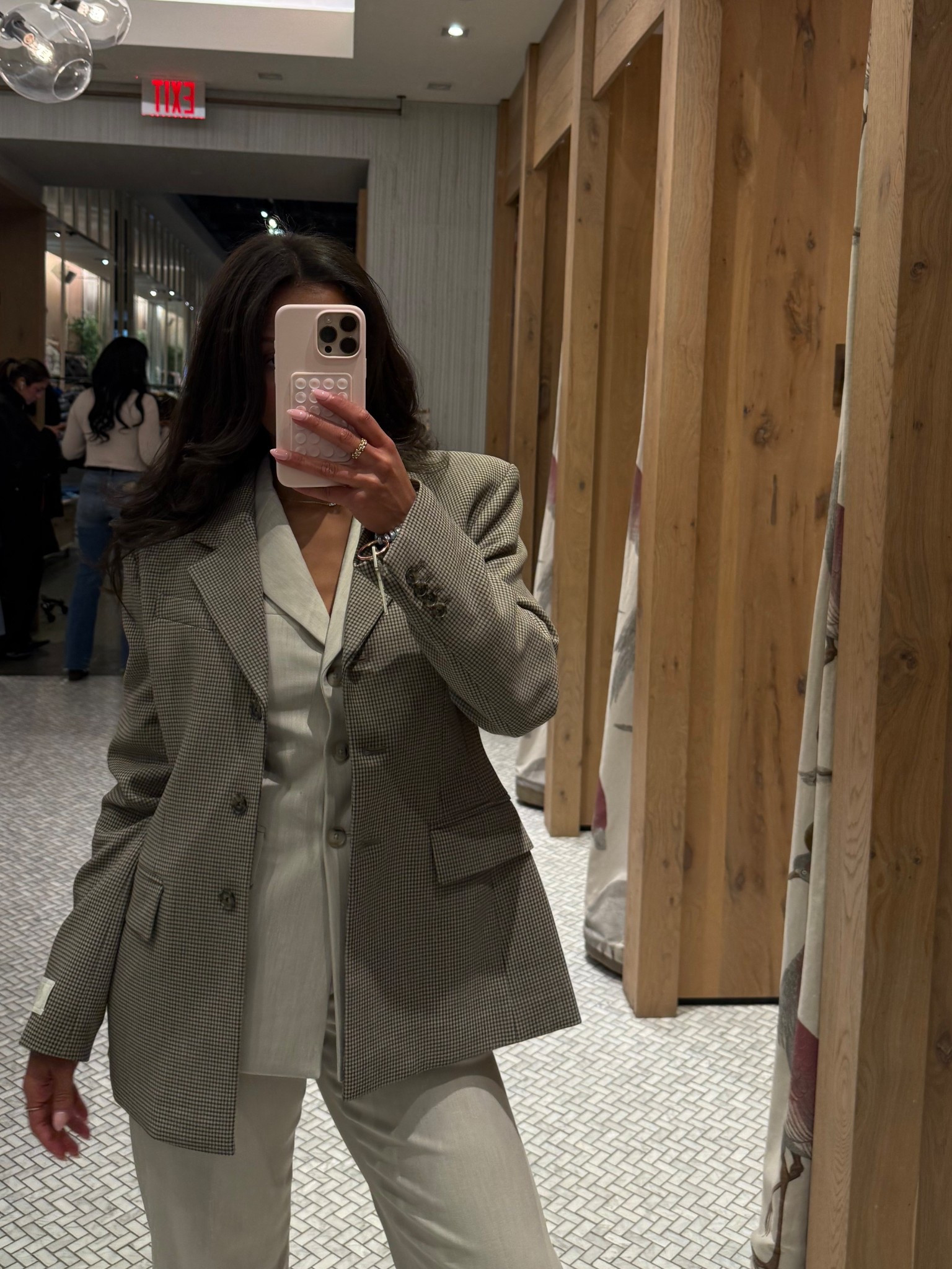 standout blazer layering!!
