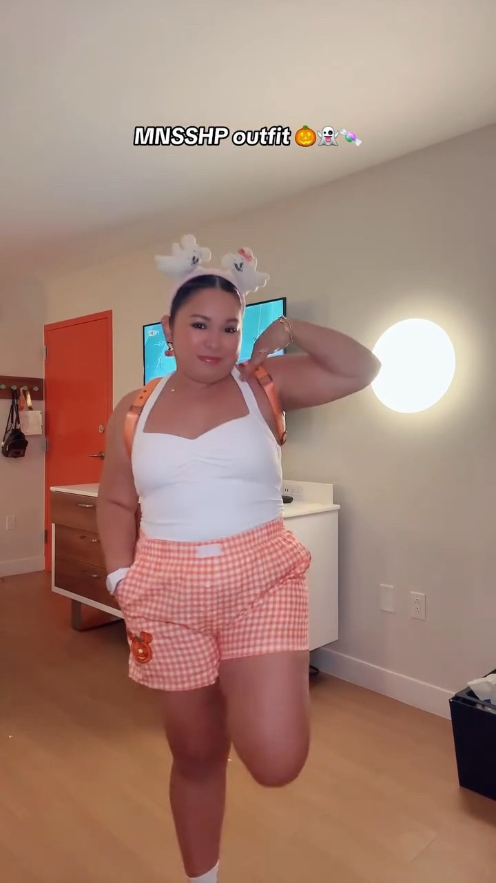 Mickeys no so scary Halloween party outfit for 2025 🎃👻🍬

#dallasinfluencer #disneyadult #disneyoutfitinspo #mnsshp #mickeysnotsoscaryhalloweenparty #disneyoutfit #disneyootd #disneytrip #disneyaesthetic