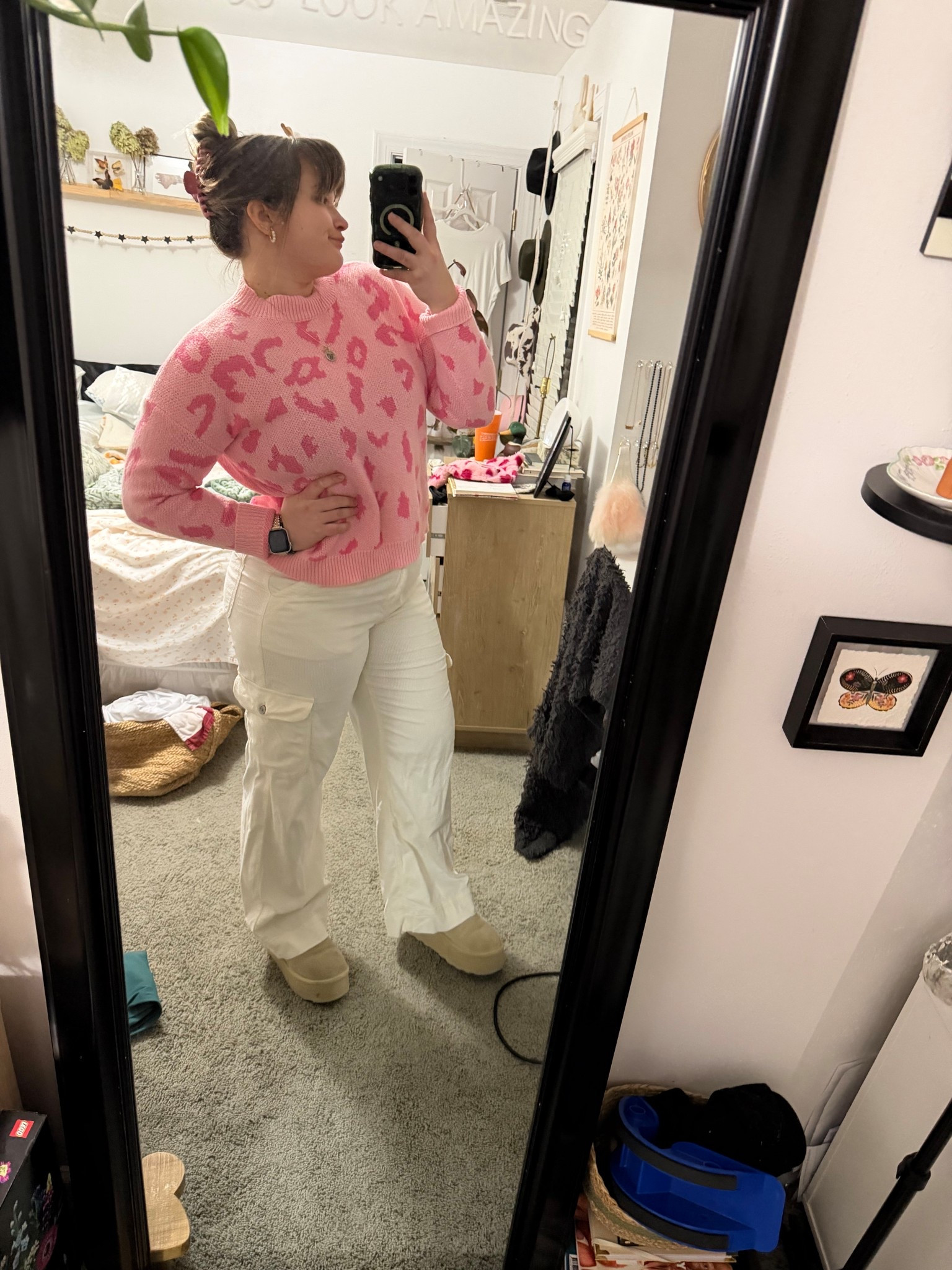 Another cute Valentine’s Day outfit for this books! Love these white cargo pants 🤍🐆💖💕

#LTKWorkwear #LTKootd #LTKValentine