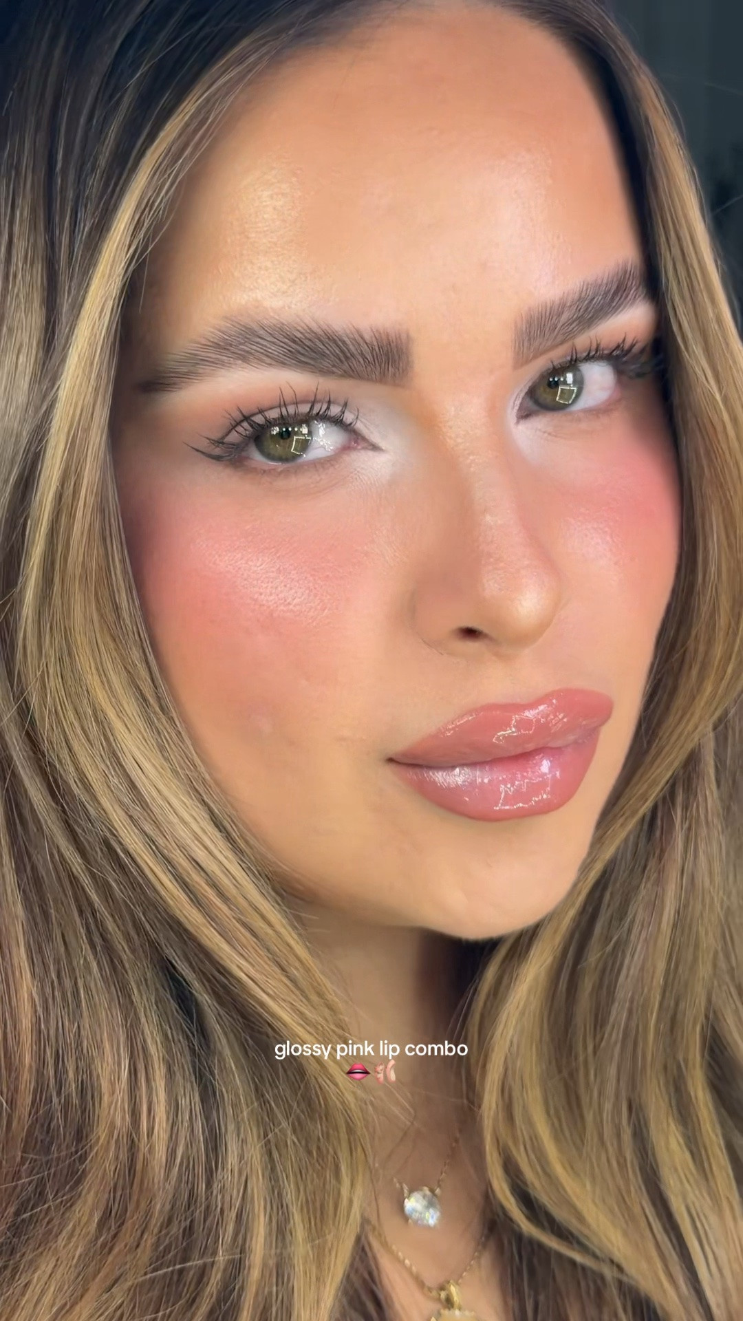glossy lips have my heart forever 🫦 wearing @Saie lip liner in wink + @r.e.m. beauty lip gloss in fembot #lipcombo #lipcombotutorial #makeuptutorial #glossylips #makeuphacks