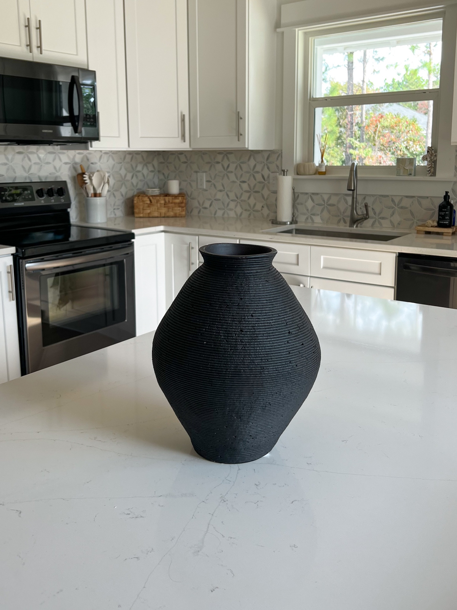 simple modern vase🖤 love the organic shape

#LTKstyletip #LTKhome #LTKGiftGuide