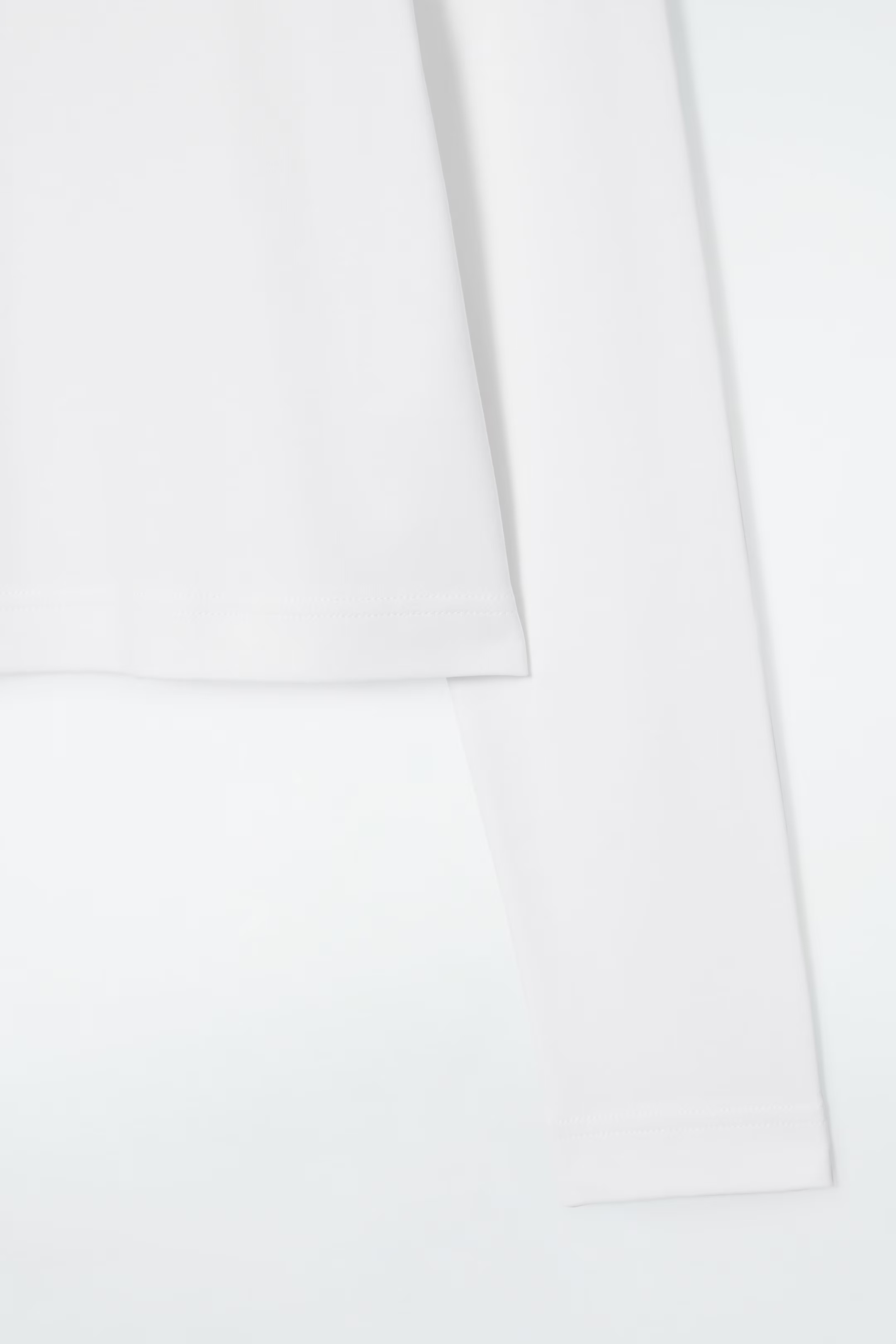 CLEAN CUT REGULAR LONG-SLEEVED T-SHIRT - WHITE | COS GB | COS UK