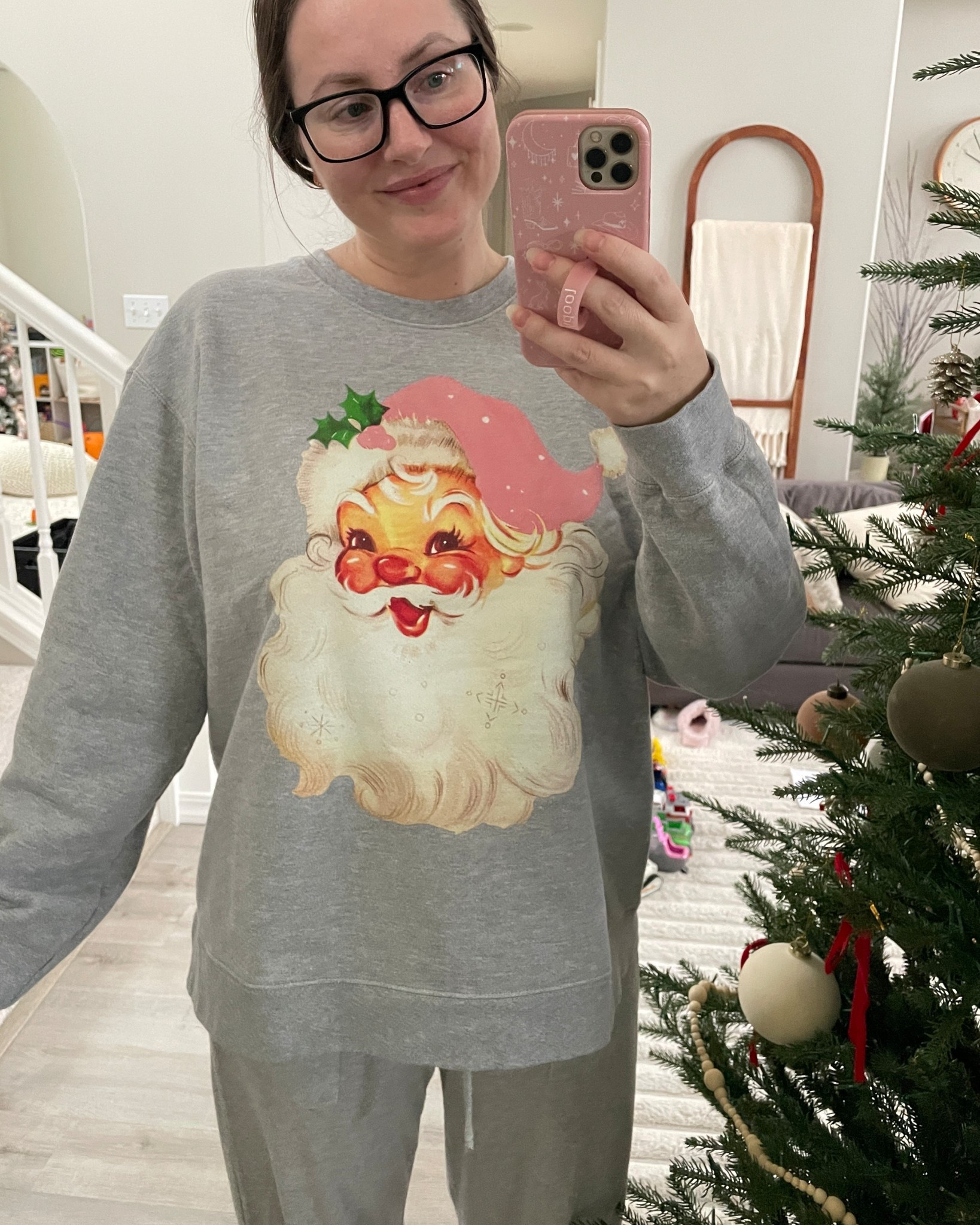 Fave holiday sweatshirt 
Amazon Santa sweatshirt 


#LTKootd #LTKHoliday #LTKFindsUnder50