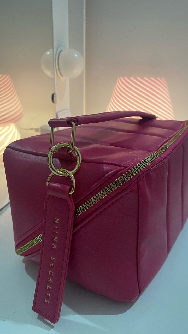 Lançamento Necessaire Pink Puff da Niina Secrets 🩷✨

Mais um lançamento Mara da Niina, amei demais essa necessaire, além de linda é super espaçosa, cabe muita maquiagem, ótima pra levar em viagens, perfeita pra deixar em cima da sua penteadeira com seus produtos favoritos 😍🩷 


#LTKbrasil #LTKbeleza #LTKpromo