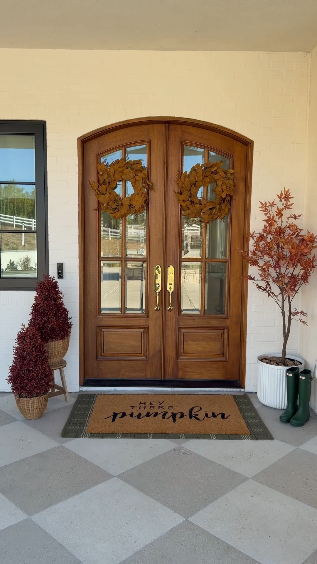 #Ad I’m so happy to partner with @Wayfair to do a fall porch refresh! #Wayfair #WayfairPartner