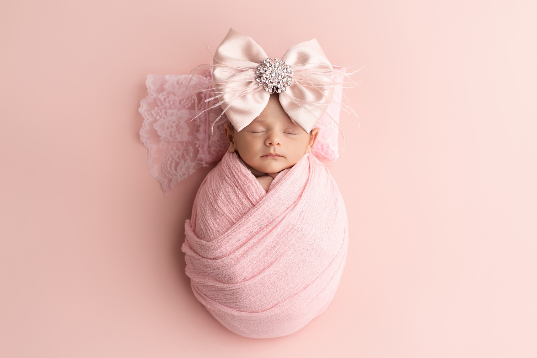 Pretty in pink 🎀✨
The sweetest little bundle wrapped in soft blush + statement bow perfection ~ newborn style, but make it chic 💕 

#NewbornStyle #MomLifeEssentials

#LTKBaby #LTKmomlife