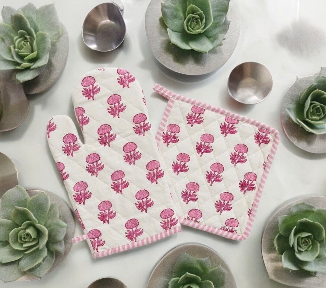 NEC Handmade Block Print Oven Mitt and Pot Holder Set: Quilted Cotton Kitchen Decor - Etsy | Etsy (US)